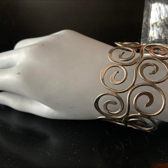 Swirly Silver Metal Cuff Bracelet - Picture 1 of 4